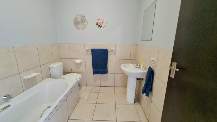 2 Bedroom Property for Sale in Bowtie Western Cape